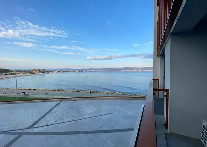 Апартамент Paradiso B 208 Private Sea View